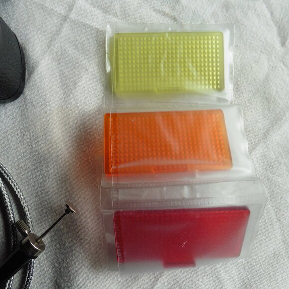 SLR: Cable Shutter Release & Shutter Cord & Flash & Auto Winder & Filter - Picture 4 of 9